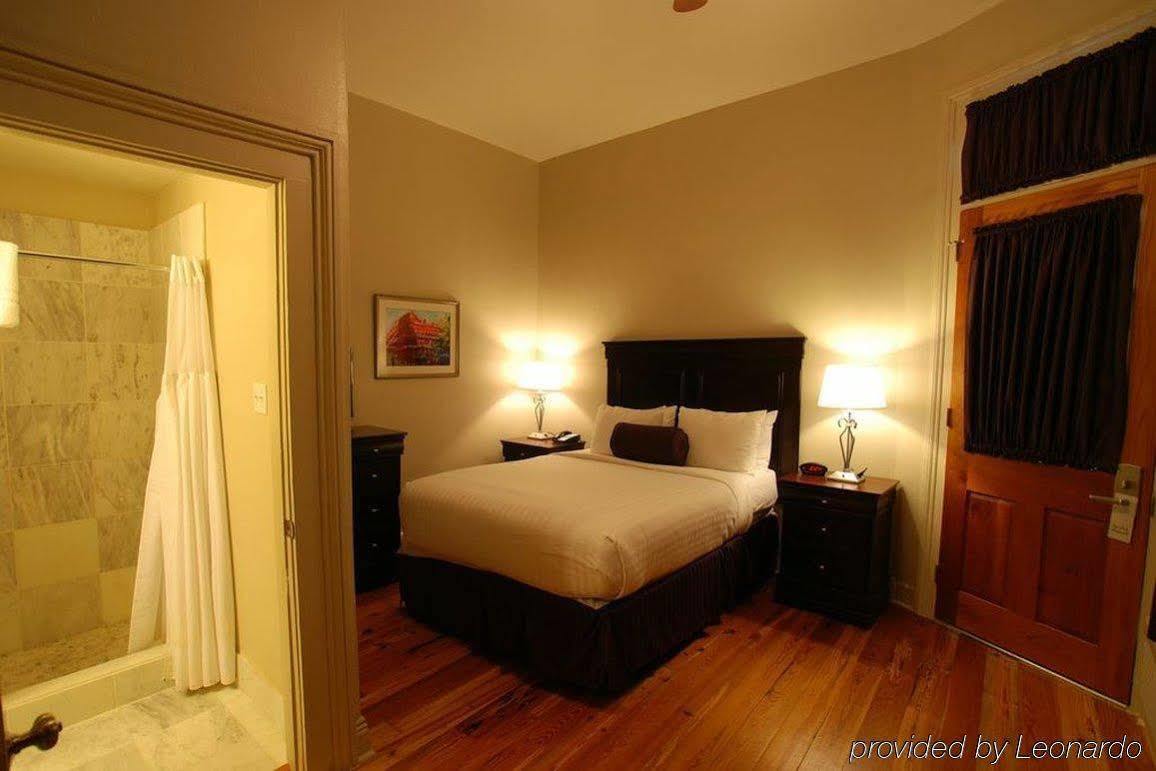 Lamothe House Hotel A French Quarter Guest Houses Property Новый Орлеан Экстерьер фото